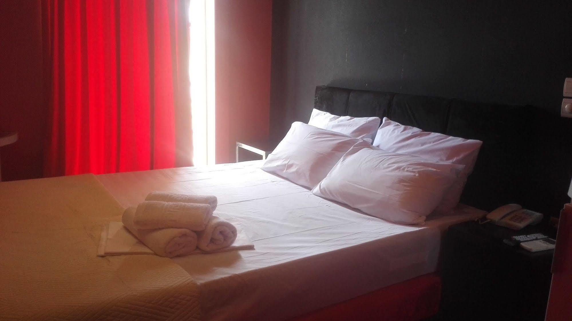Feevos Otel Pire Dış mekan fotoğraf